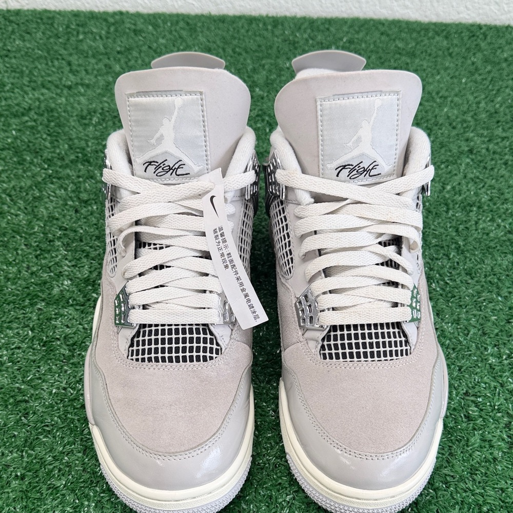 Air Jordan 4 Retro “Frozen Moments” Women’s 11, Men’s 9.5. Worn once